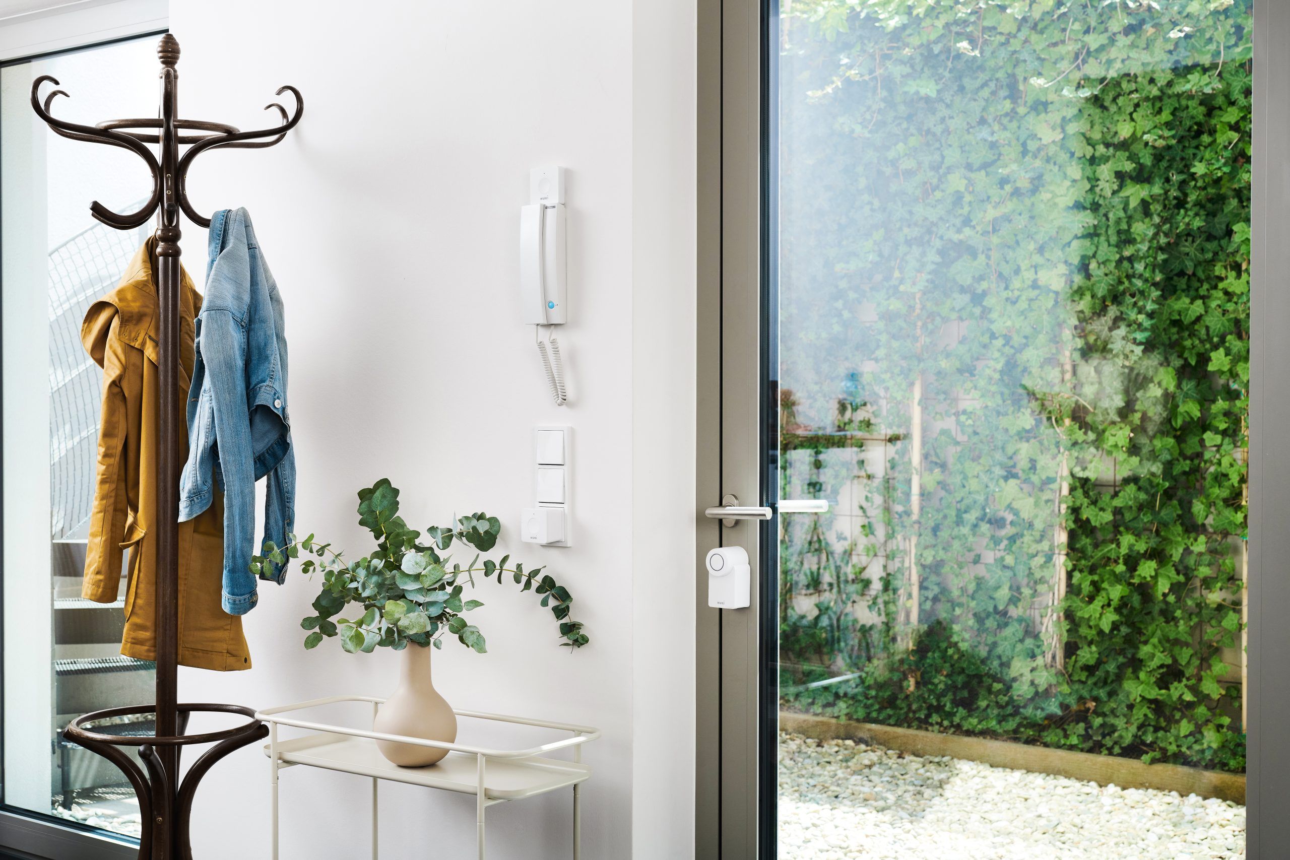 Nuki Opener+Smart Lock 3.0 + Bridge_lifestyle image Nuki Smart Lock, cerradura inteligente España Málaga Santander